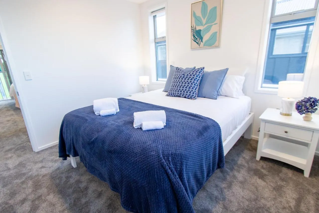 2 Bedrooms Overlooking Park - Exquisite Views Christchurch 0*,