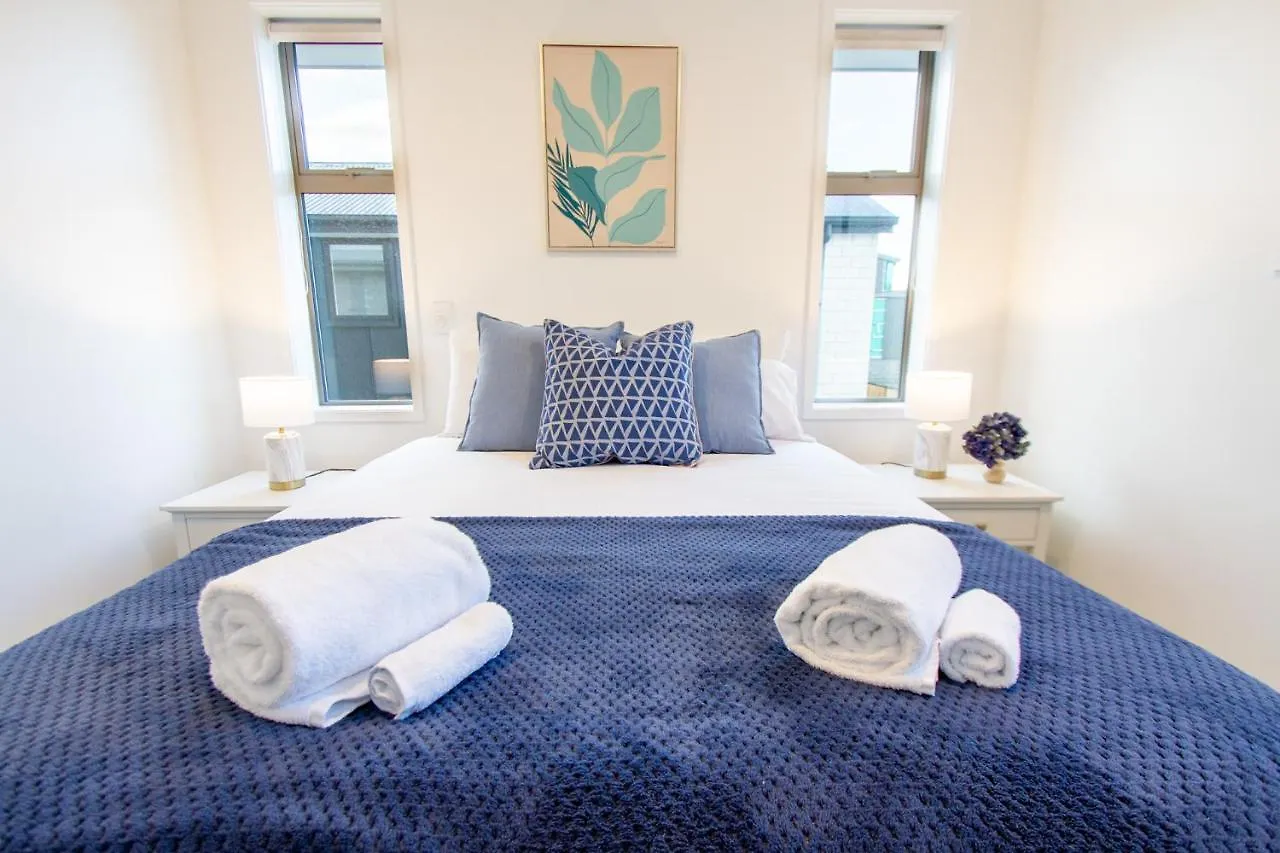 Apartment 2 Bedrooms Overlooking Park - Exquisite Views Christchurch
